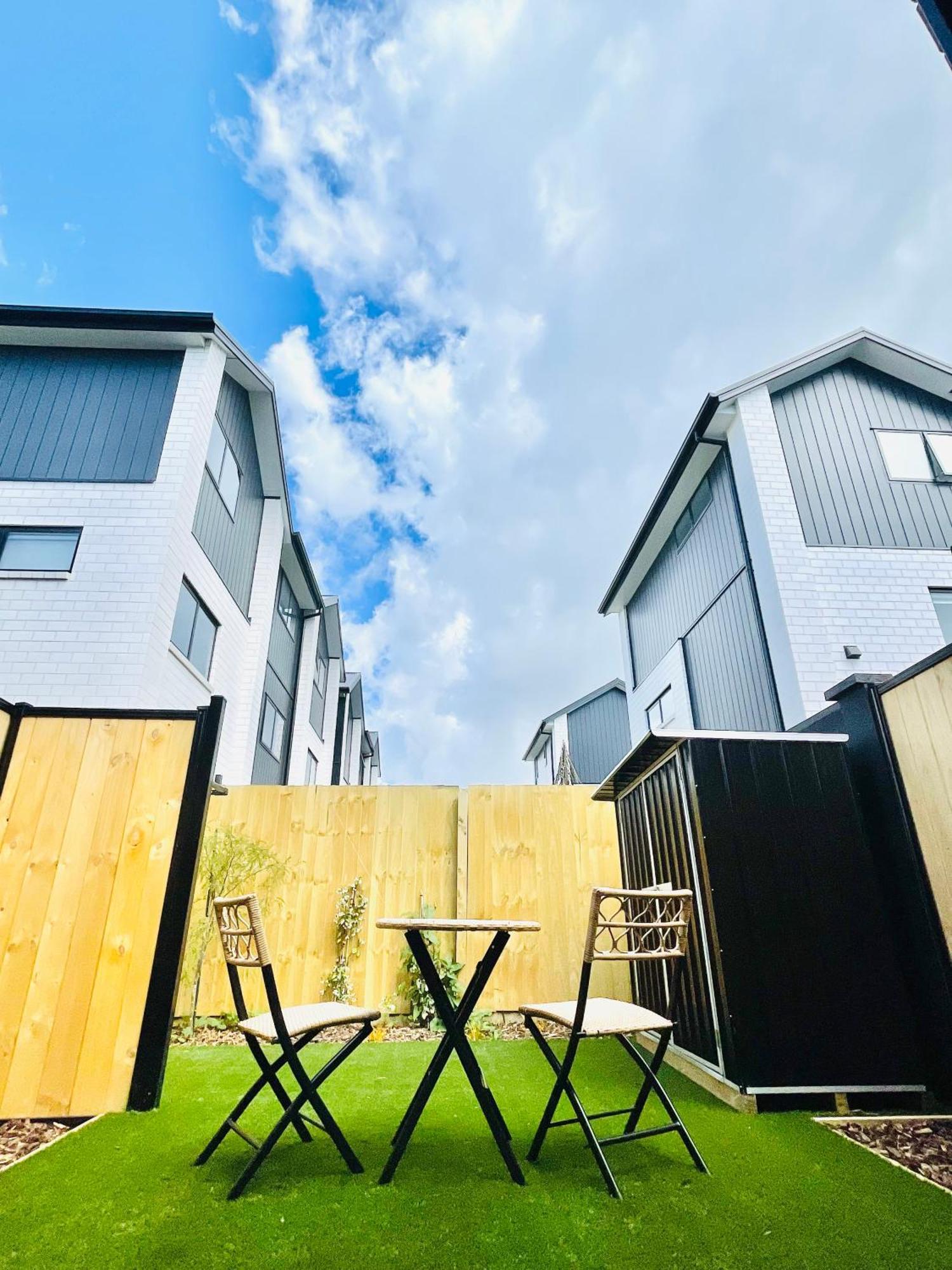 Sunny Oasis- Modern Loft Hidden On Cashel